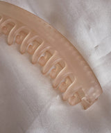 arnew banana clip Copy of Monic Ribbon Banana Pin